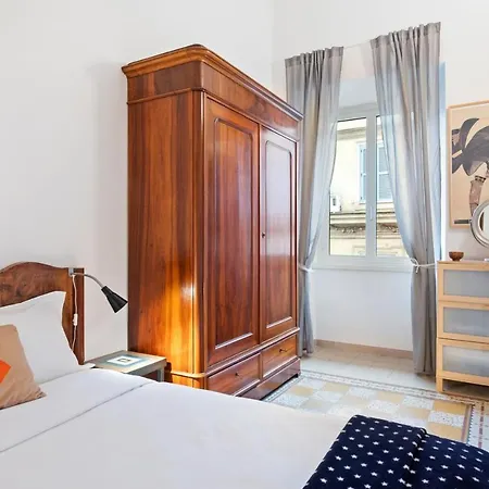 Bright And Comfy Central Appartamento